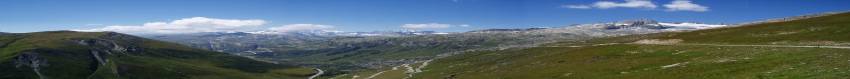 ...im Hintergrund der Grimsel Pass Furka Pass Panorama